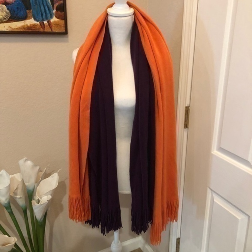 Scarfs.11:00